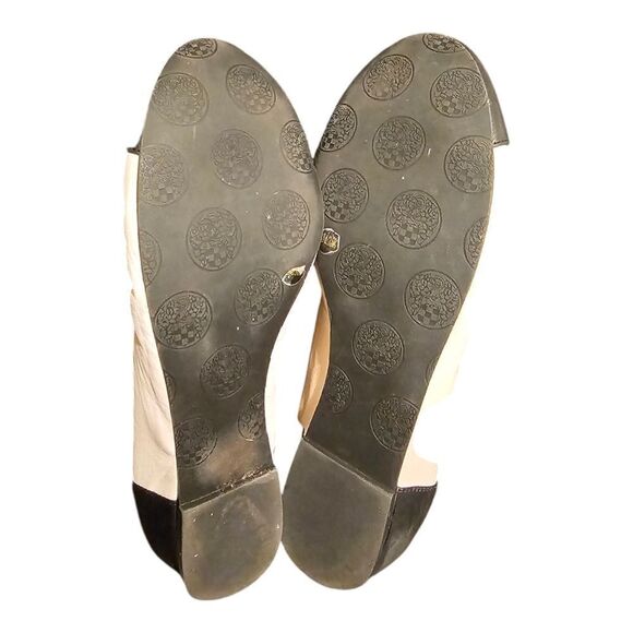 Classic Black and Cream Flats with Pleating and Rounded‎ Toe - Picture 6 of 8